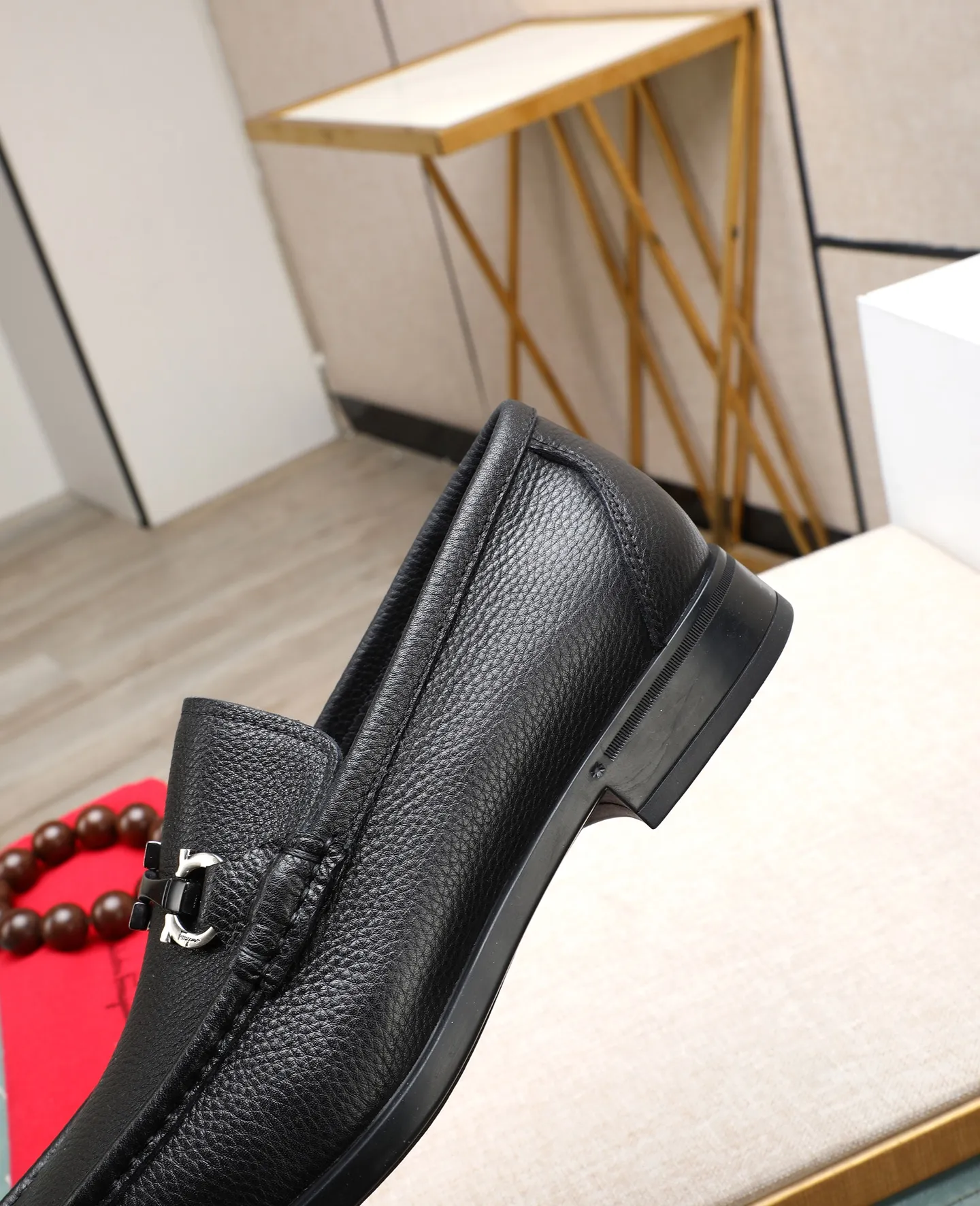 Men's clothing and shoes 💰700📛📛High-end goods! Salvatore Ferragamo is the world's top luxury footwear brand. It comes from Italy, the kingdom of fashion. It is famous all over the world for its traditional handmade design and novel styles... 🚶🏻🚶🏻 Top-quality suit shoes are sold simultaneously at the counter. This style is purely handmade. The fabric is imported Italian calfskin➕soft water-dyed cowhide lining. Specially available with original deep rubber outsole🌀🌀Size: 38➖44